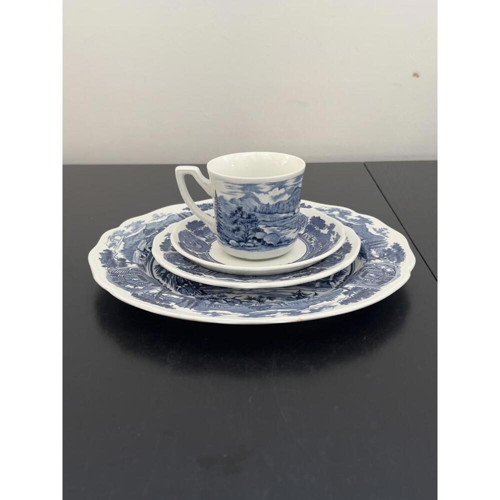 J and G Meakin America Hurrah English Ironstone Plate Set
